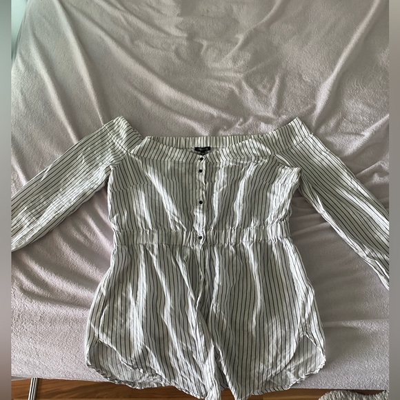 Off the shoulder long button up blouse - Picture 3 of 4